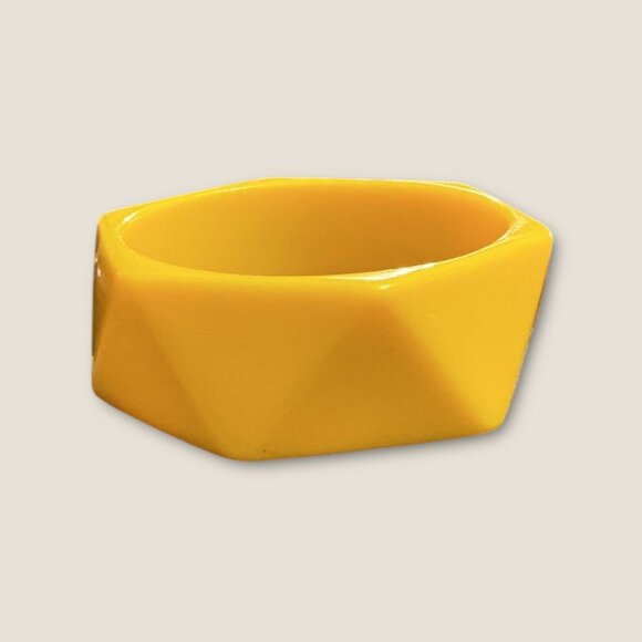 Vintage Estate Yellow Geometric Resin Bangle Bracelet - Picture 1 of 3